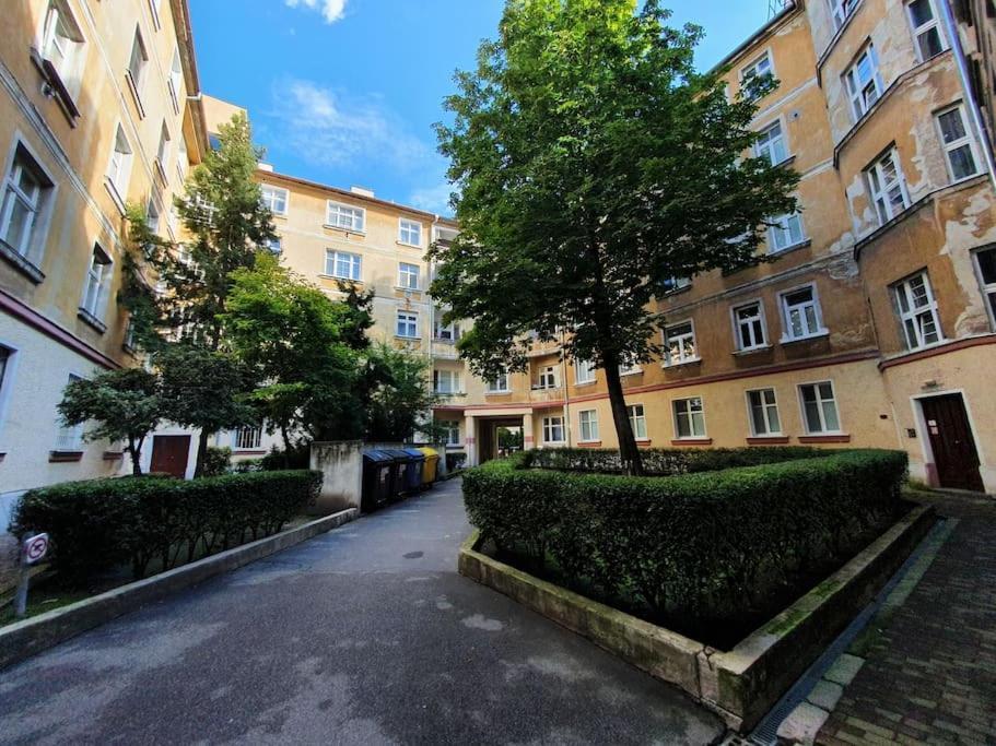 Lovely & Unique Apt In The Historic Center. Pozsony Kültér fotó